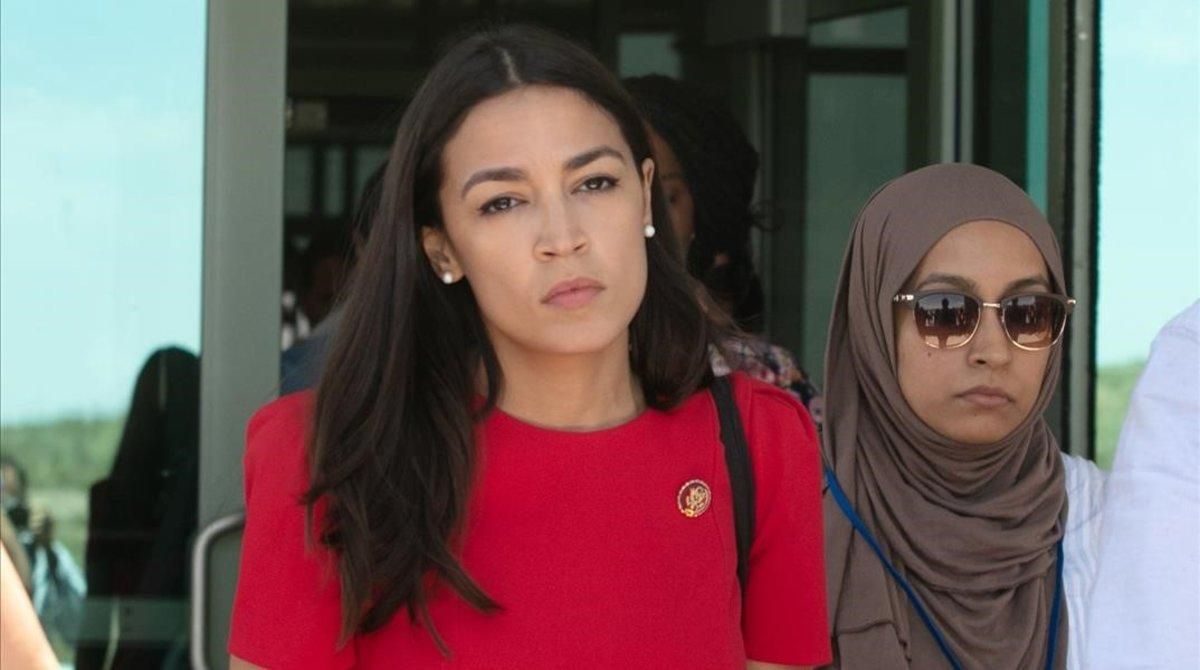 Alexandria Ocasio-Cortez, tras visitar el centro de detención de inmigrantes de El Paso, en Tejas. Alexandria Ocasio-Cortez, tras visitar el centro de detención de inmigrantes de El Paso, en Tejas.