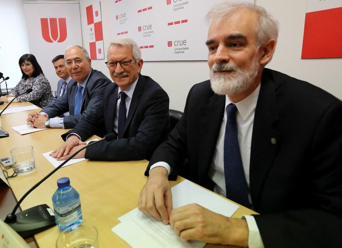 'Caso Cifuentes': Los rectores deploran y condenan las irregularidades y falta de documentos del máster 'Caso Cifuentes': Los rectores deploran y condenan las irregularidades y falta de documentos del máster