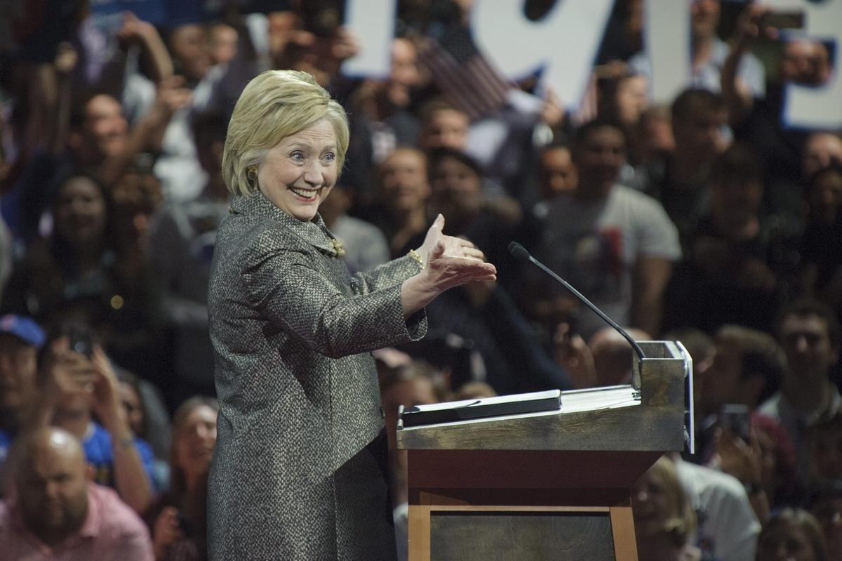  Hillary Clinton celebra su victoria en las primarias de Pensilvania.