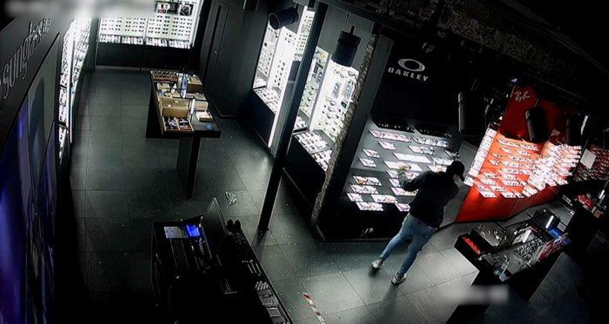 Detenido un hombre acusado de ocho robatorios en comercios de Ciutat Vella, Barcelona. Detenido un hombre acusado de ocho robatorios en comercios de Ciutat Vella, Barcelona.