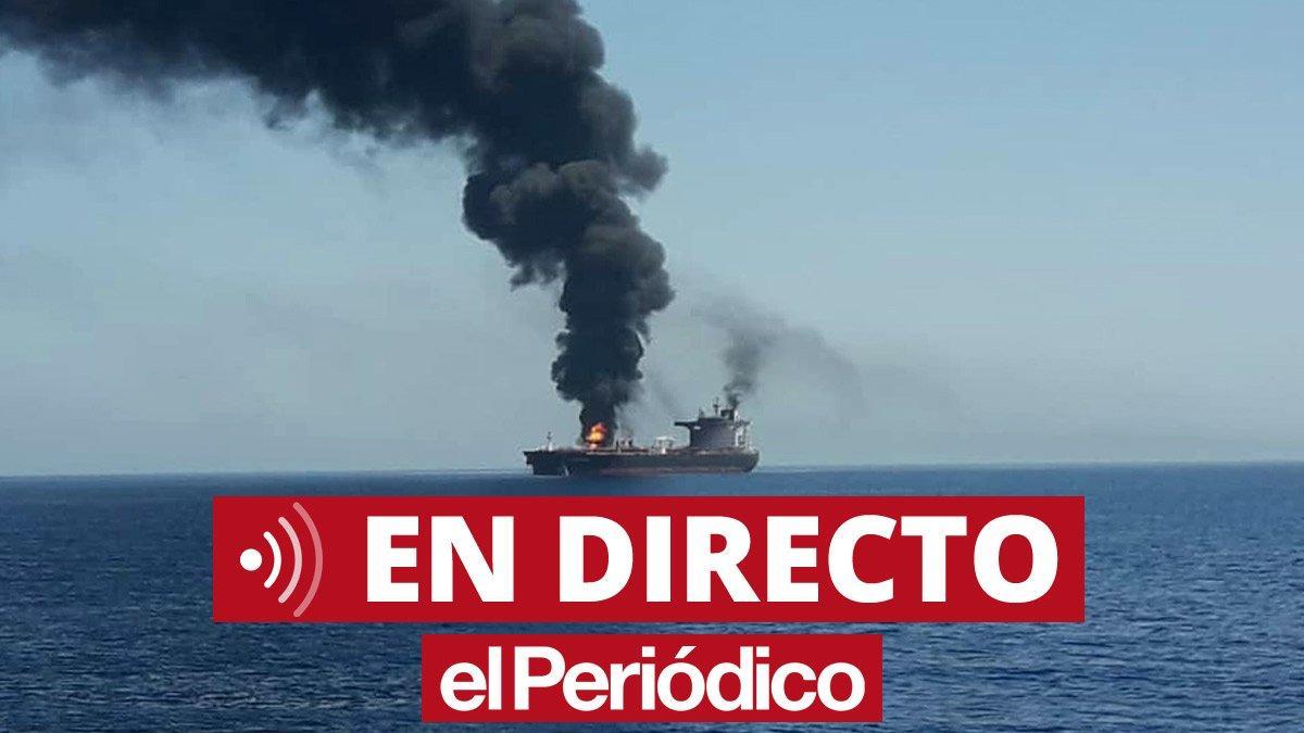 Uno de los petroleros atacados en el golfo de Omán, en llamas.