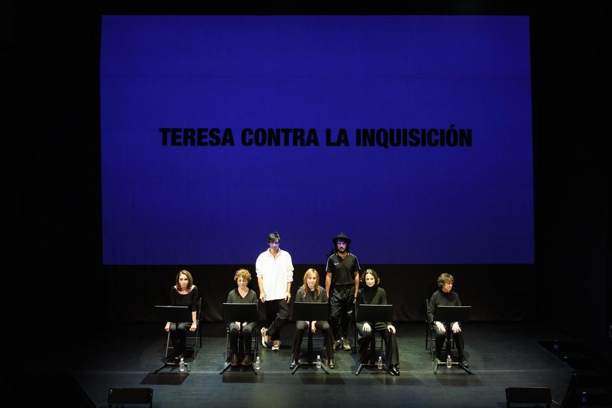 El mundo de la cultura arropa a Paco Bezerra en la lectura de su obra censurada por la Comunidad de Madrid El mundo de la cultura arropa a Paco Bezerra en la lectura de su obra censurada por la Comunidad de Madrid