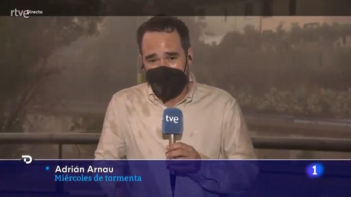 Un reportero se pronuncia tras su polémico directo en el 'Telediario': "Calma, por favor" Un reportero se pronuncia tras su polémico directo en el 'Telediario': "Calma, por favor"
