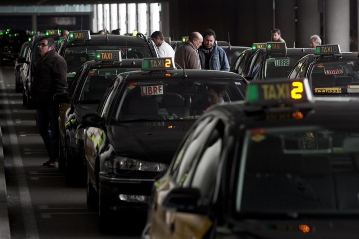 Taxis en la T1 del Aeropuerto de El Prat.