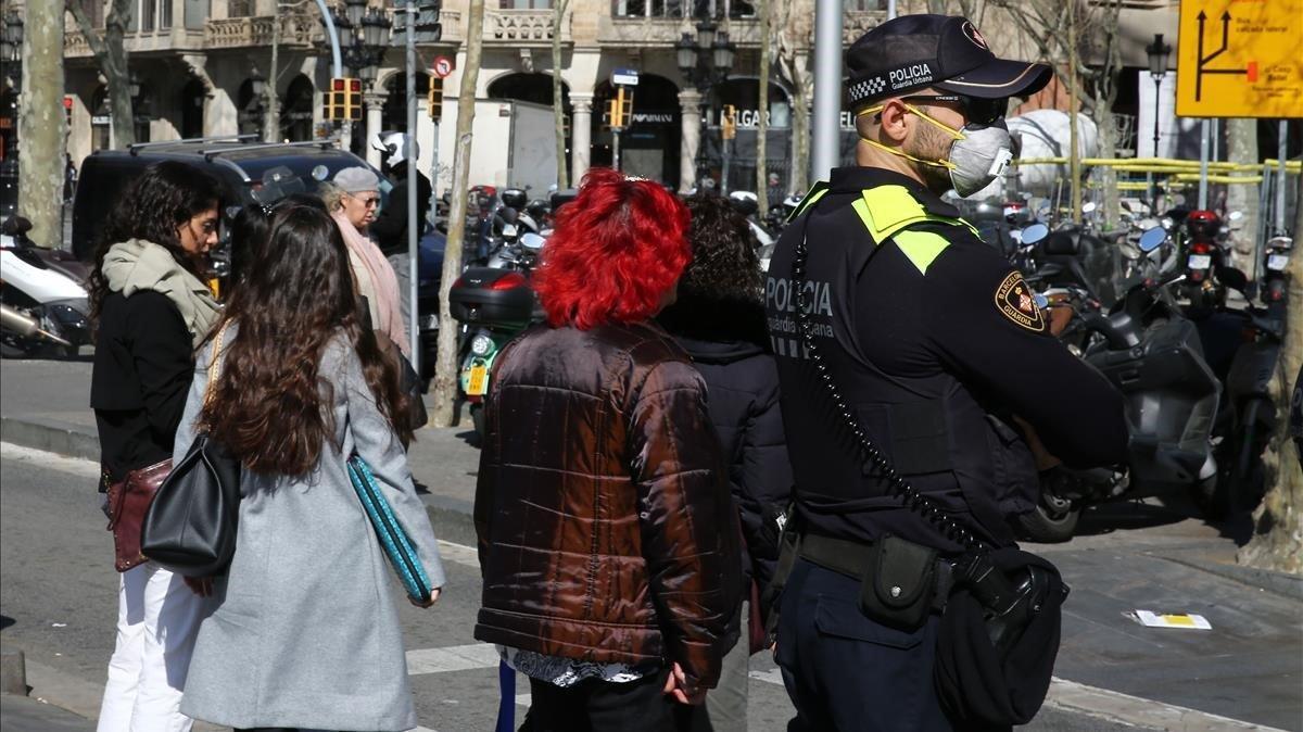 Un agente de la Guardia Urbana de Barcelona