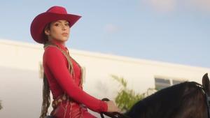 Shakira en el videoclip de El Jefe.