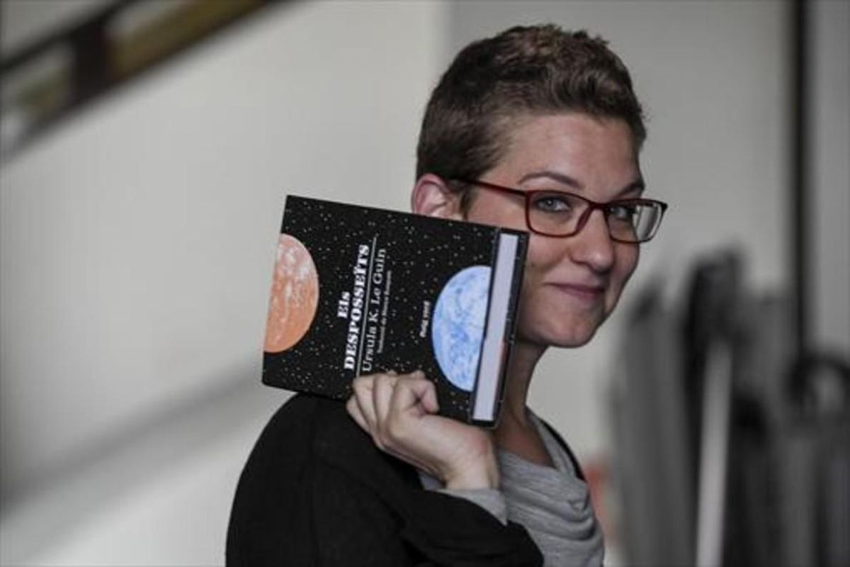Laura Huerga, editora de Raig Verd, muestra su apuesta para este Sant Jordi: ’Els desposseïts’, de Úrsula K. Le Guin. Laura Huerga, editora de Raig Verd, muestra su apuesta para este Sant Jordi: ’Els desposseïts’, de Úrsula K. Le Guin.