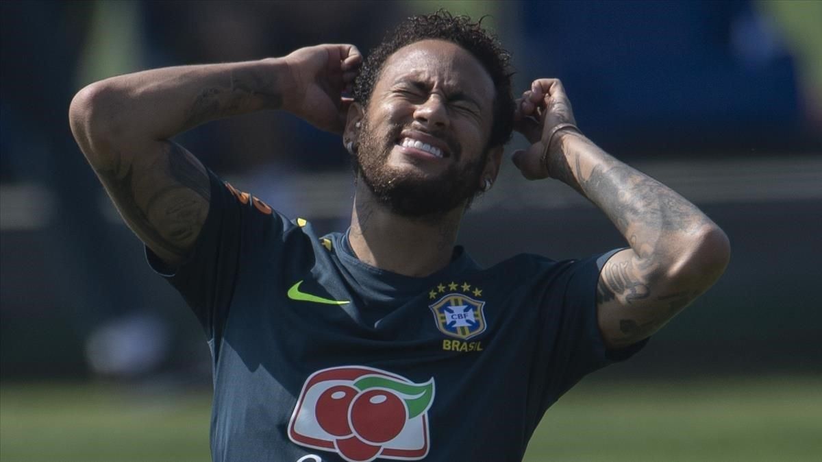 Neymar, en el entrenamiento de Brasil en Gran Comary este sábado. Neymar, en el entrenamiento de Brasil en Gran Comary este sábado.