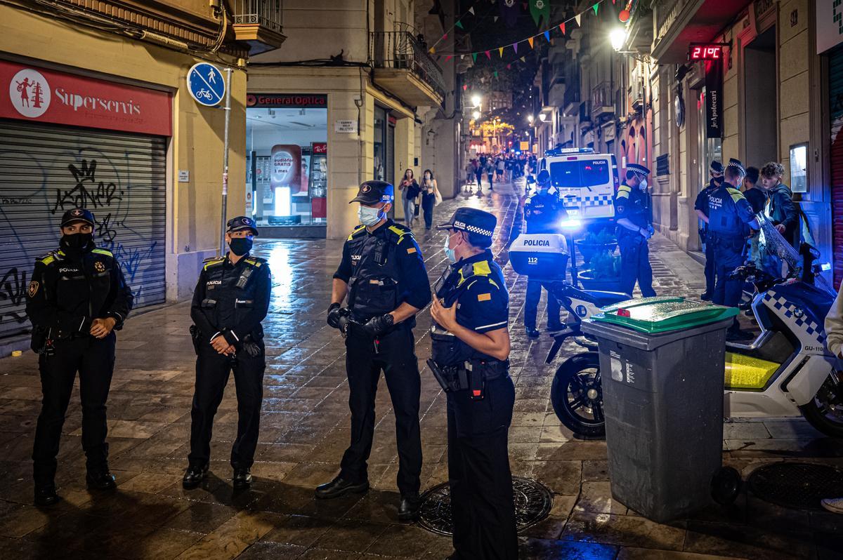Guàrdia Urbana i Mossos es desplegaran contra les festes il·legals de la nit de Cap d’Any a Barcelona