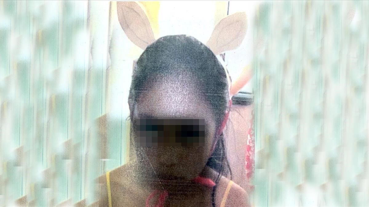 La niña Naiara, con las orejas de burroque le ponía su familia política. La niña Naiara, con las orejas de burroque le ponía su familia política.