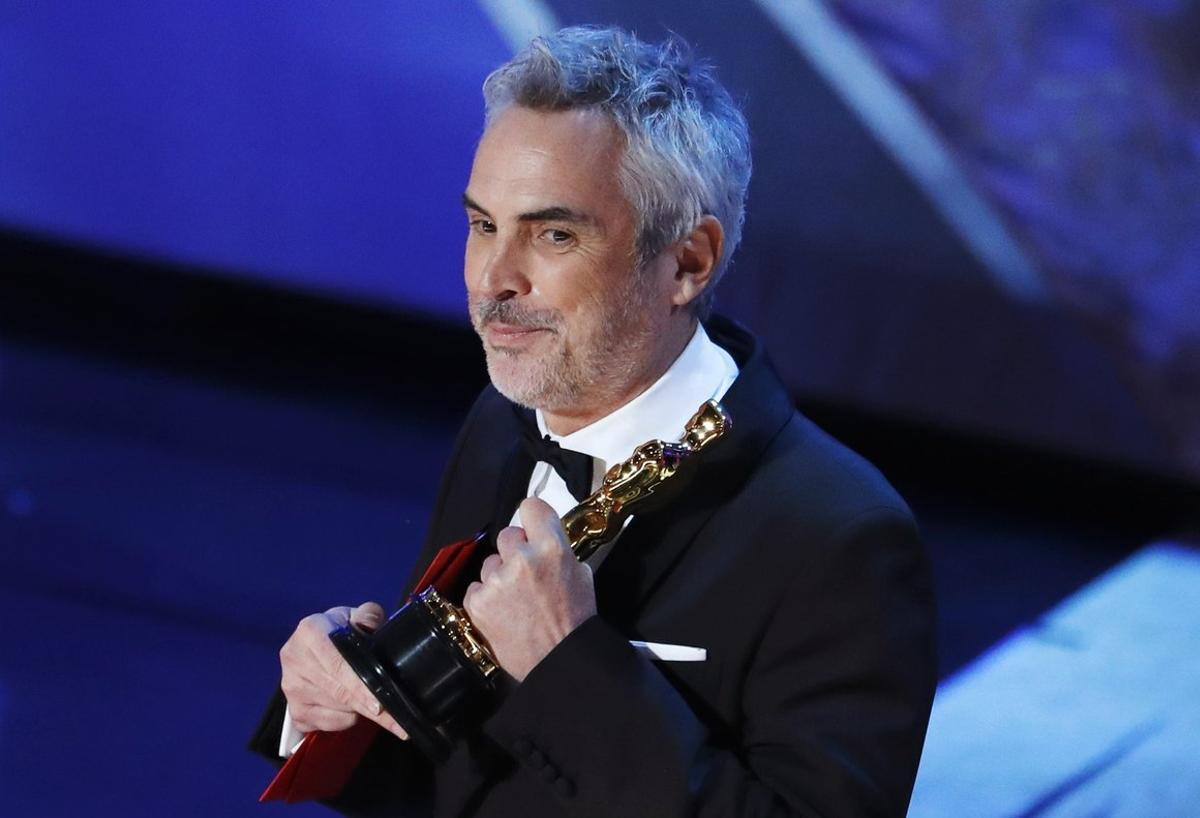El director mexicano Alfonso Cuarón con su premio Oscar 2019.