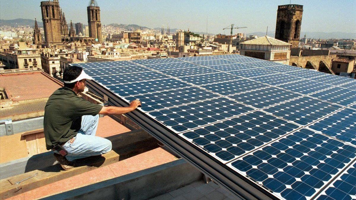 Barcelona impulsarà les plaques solars en edificis de vivendes