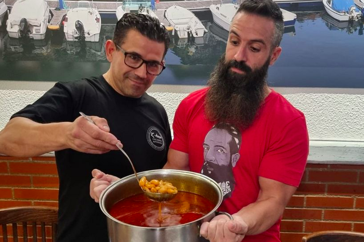 Ramón Batalla y Joe Burguerchallenge, momentos antes de que comerse los tres kilos de fabada Ramón Batalla y Joe Burguerchallenge, momentos antes de que comerse los tres kilos de fabada
