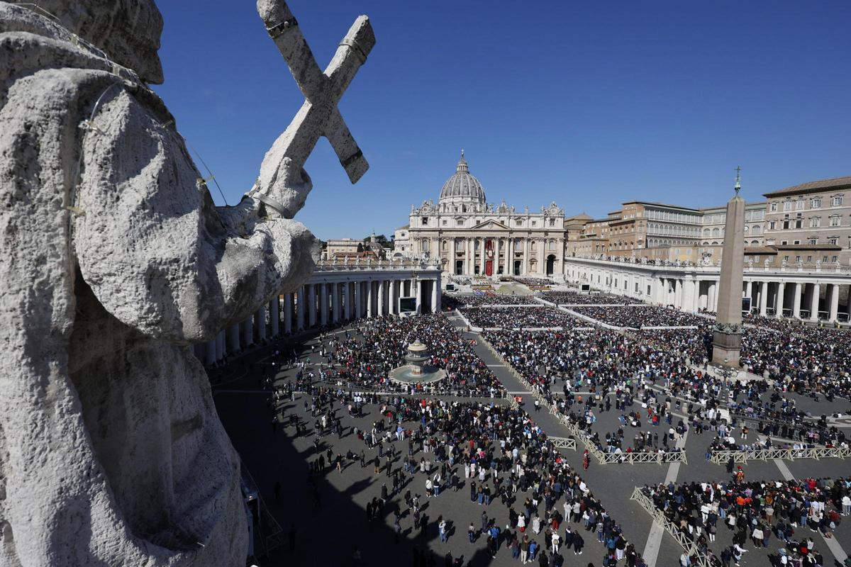 El papa Francisco reaparece en la misa de Pascua en la basílica de San ...
