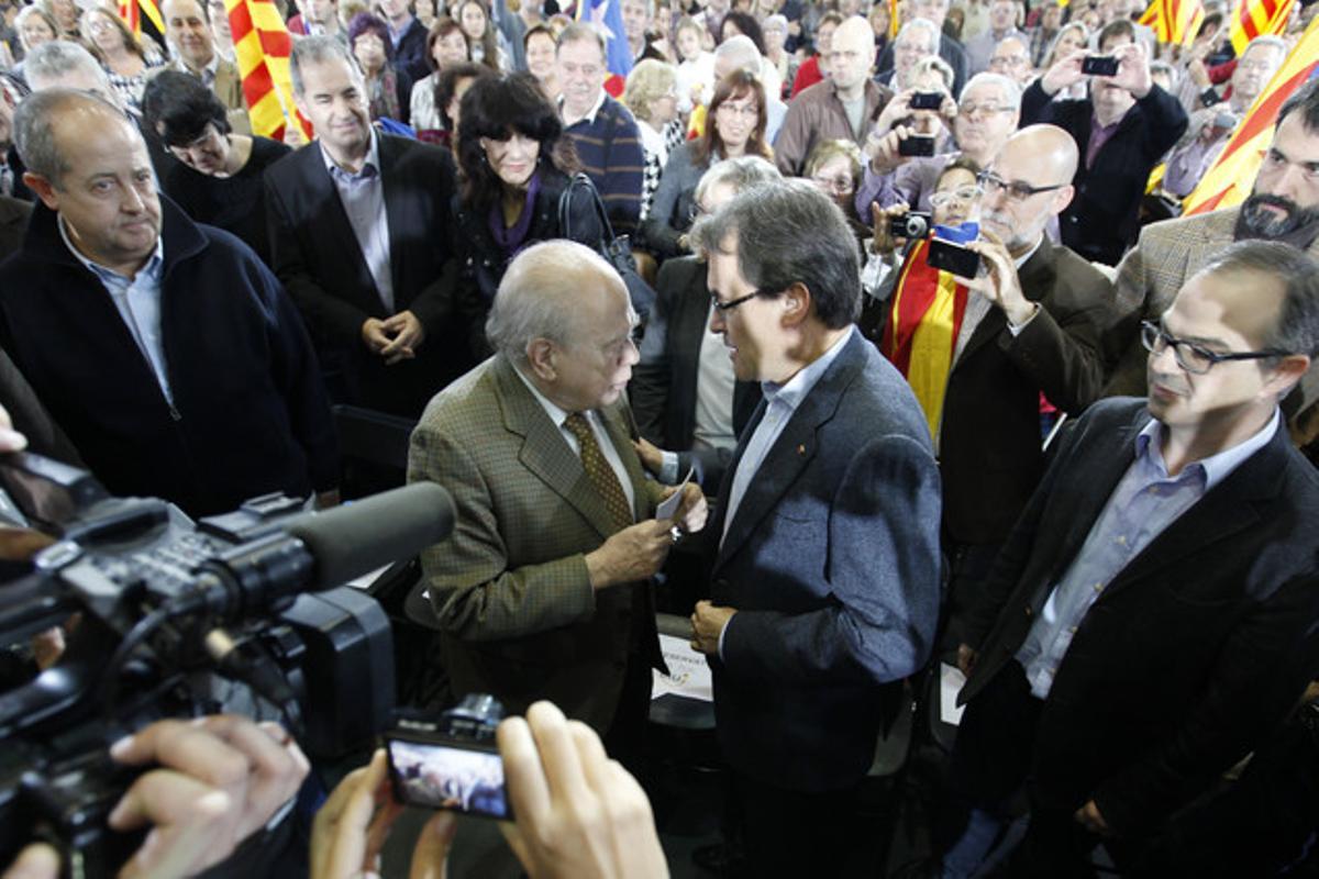 Jordi Pujol habla con Artur Mas, el pasado día 17 antes de un mitin de CiU en Granollers.