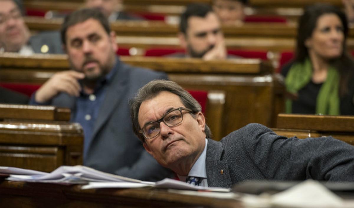 El President de la Generalitat, Artur Mas, y el President de Esquerra Republicana, Oriol Junqueras, en una sesión de control del Parlament.
