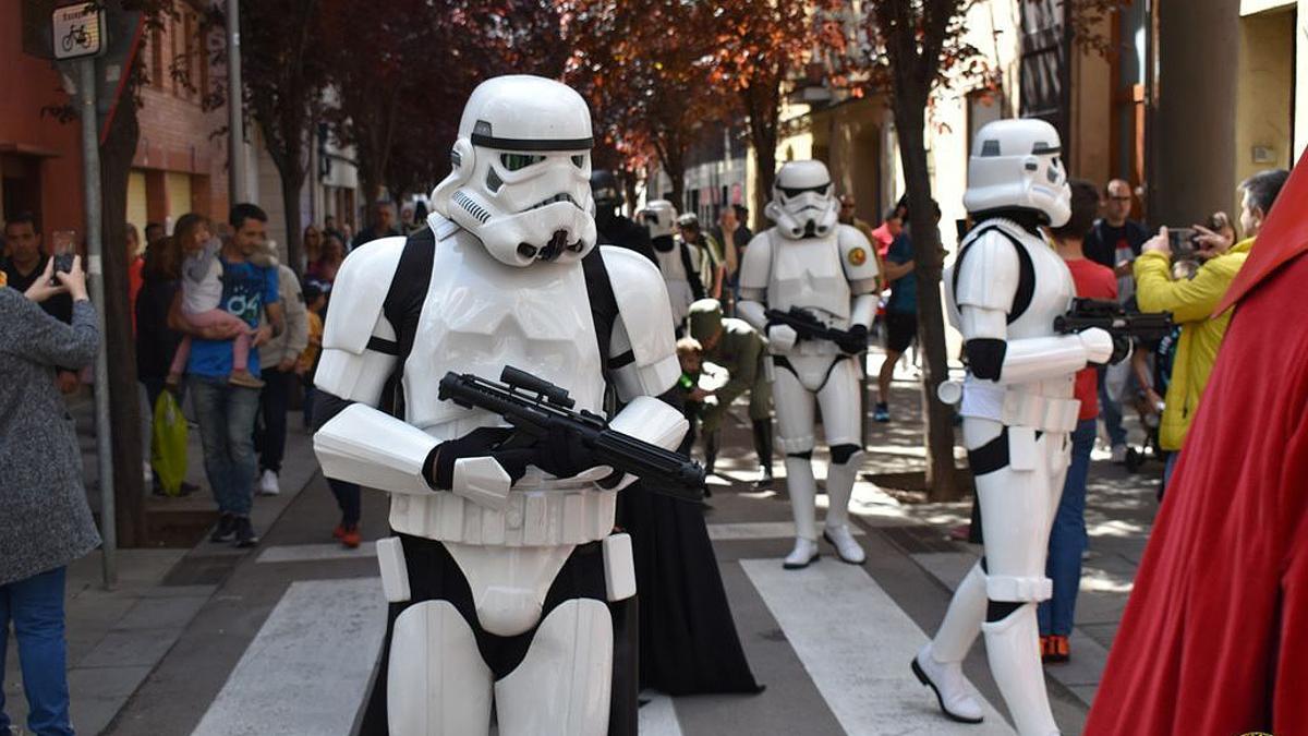Desfile intergaláctico de la asociación Star Wars Catalunya.