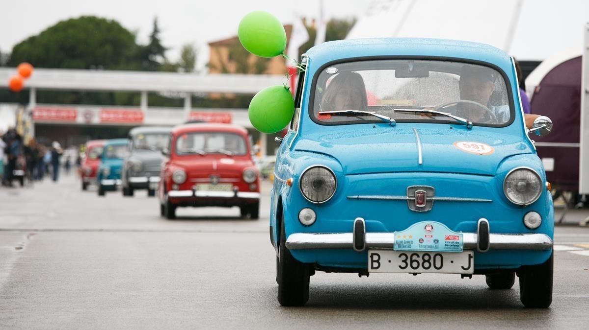 Un ’pitufo’ (casi cada color tenía su sobrenombre) encabeza una marcha de 600 en Montmeló. Un ’pitufo’ (casi cada color tenía su sobrenombre) encabeza una marcha de 600 en Montmeló.