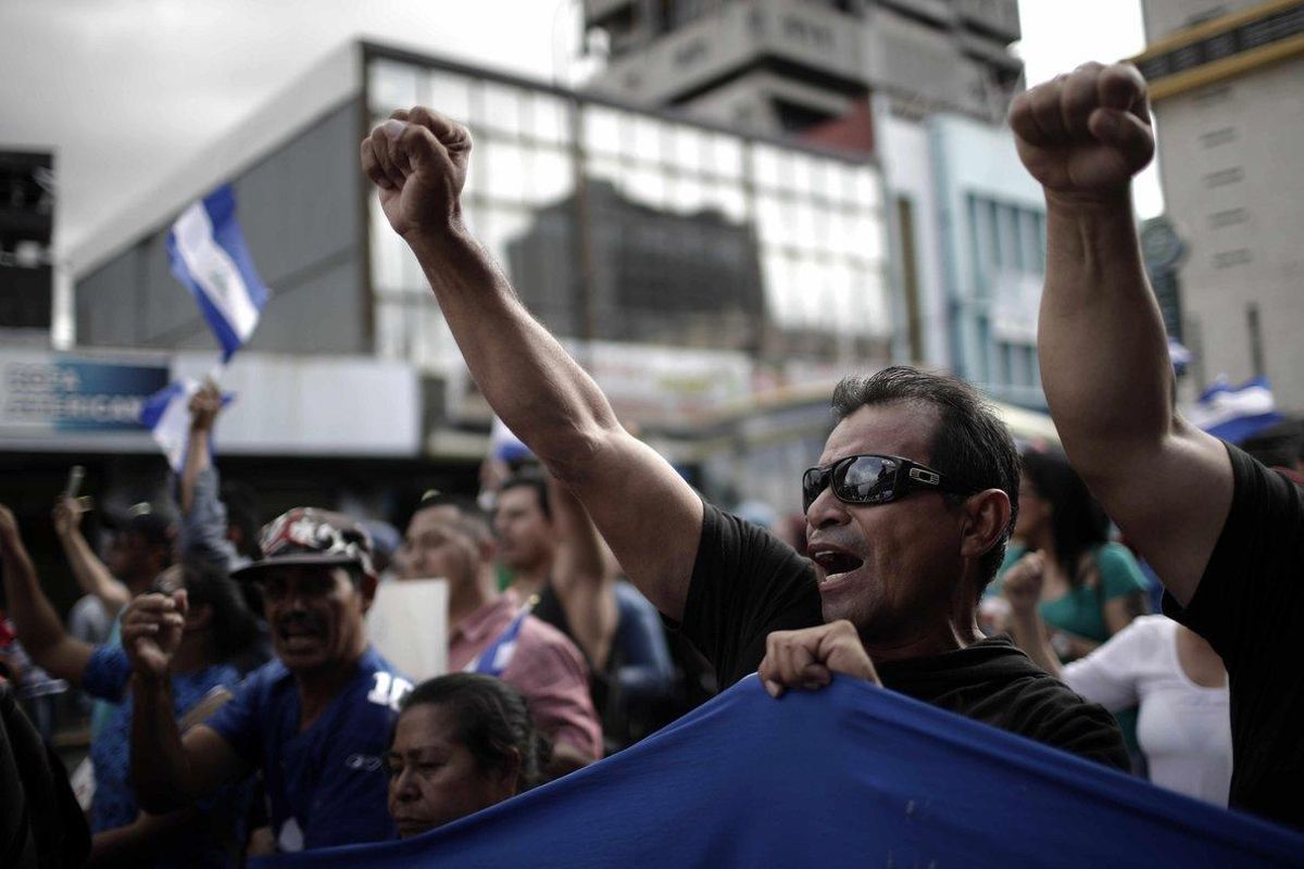 Miles de nicaragüenses se concentraron en el parque La Democracia en el centro de San José para levantar la voz y apoyar a sus compatriotas que están luchando por la libertad. Miles de nicaragüenses se concentraron en el parque La Democracia en el centro de San José para levantar la voz y apoyar a sus compatriotas que están luchando por la libertad.