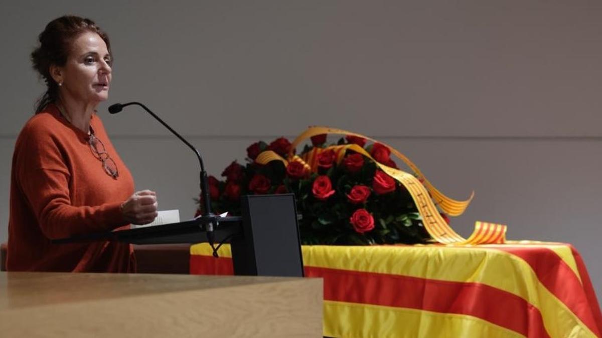 Josep Maria Espinàs s’acomiada cantant ‘Clopin-clopant’ i sense aplaudiments Josep Maria Espinàs s’acomiada cantant ‘Clopin-clopant’ i sense aplaudiments