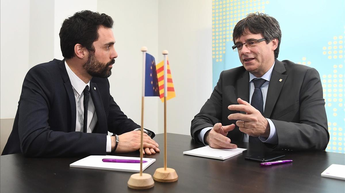 Torrent y Puigdemont, en la reunión que mantuvieron el día 24 de enero en Bruselas. 