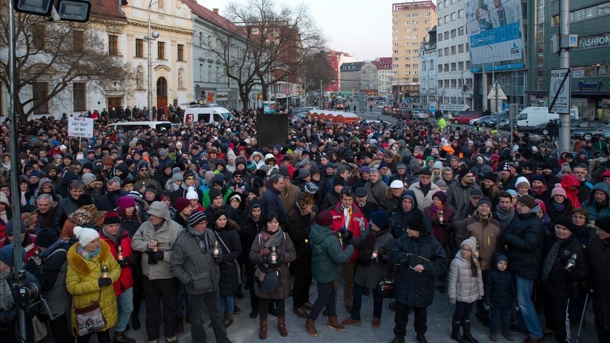 Marcha ciudadana en memoria de Jan Kuciak, el periodista asesinado junto a su novia, en Bratislava, el 28 de febrero. Marcha ciudadana en memoria de Jan Kuciak, el periodista asesinado junto a su novia, en Bratislava, el 28 de febrero.