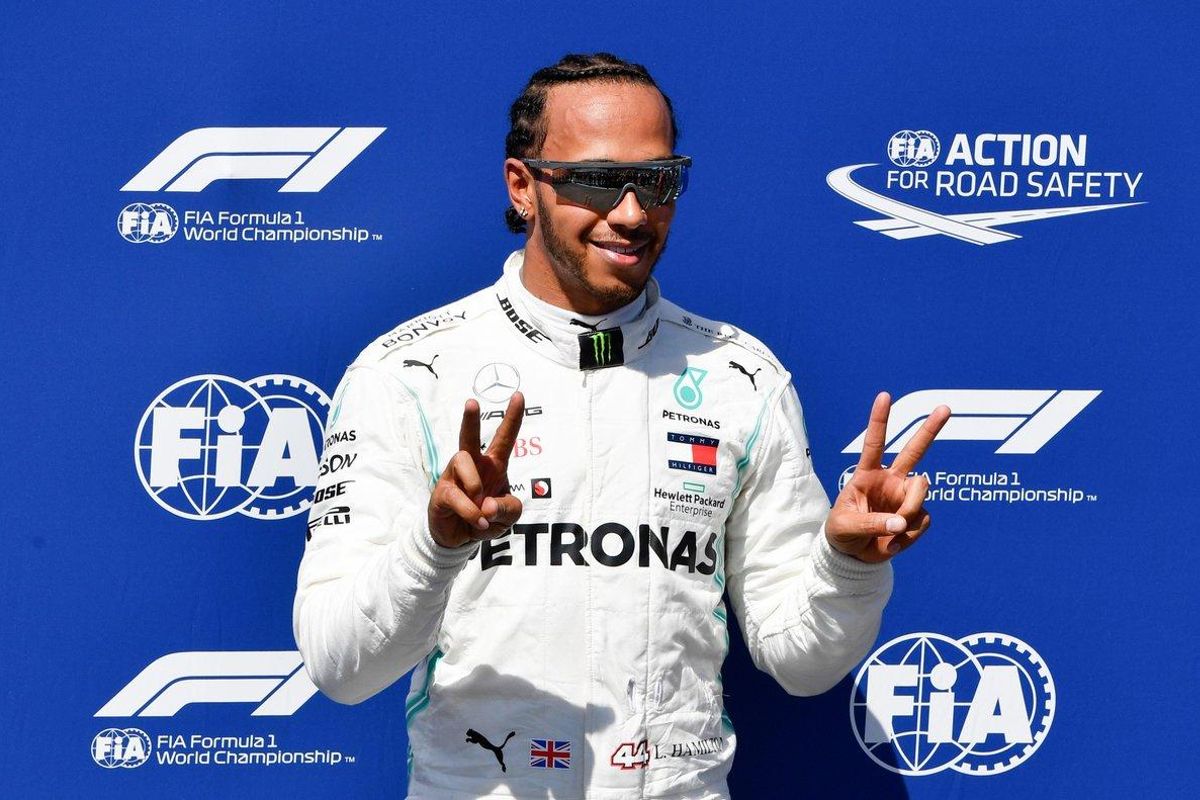 Hamilton celebra su pole en el GP de Francia. Hamilton celebra su pole en el GP de Francia.