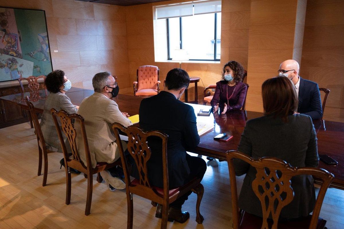La ministra María Jesús Montero y el secretario de Estado de Derechos Sociales, Nacho Álvarez, durante su reunión sobre los Presupuestos con la delegación de ERC, el 5 de noviembre en el Congreso. La ministra María Jesús Montero y el secretario de Estado de Derechos Sociales, Nacho Álvarez, durante su reunión sobre los Presupuestos con la delegación de ERC, el 5 de noviembre en el Congreso.