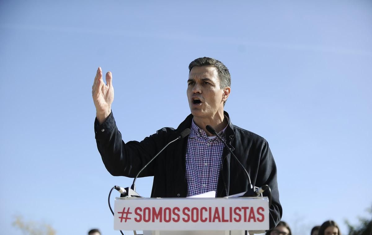 El exlíder del PSOE, y aspirante de nuevo a la secretaría general, Pedro Sánchez, en Dos Hermanas (Sevilla). El exlíder del PSOE, y aspirante de nuevo a la secretaría general, Pedro Sánchez, en Dos Hermanas (Sevilla).