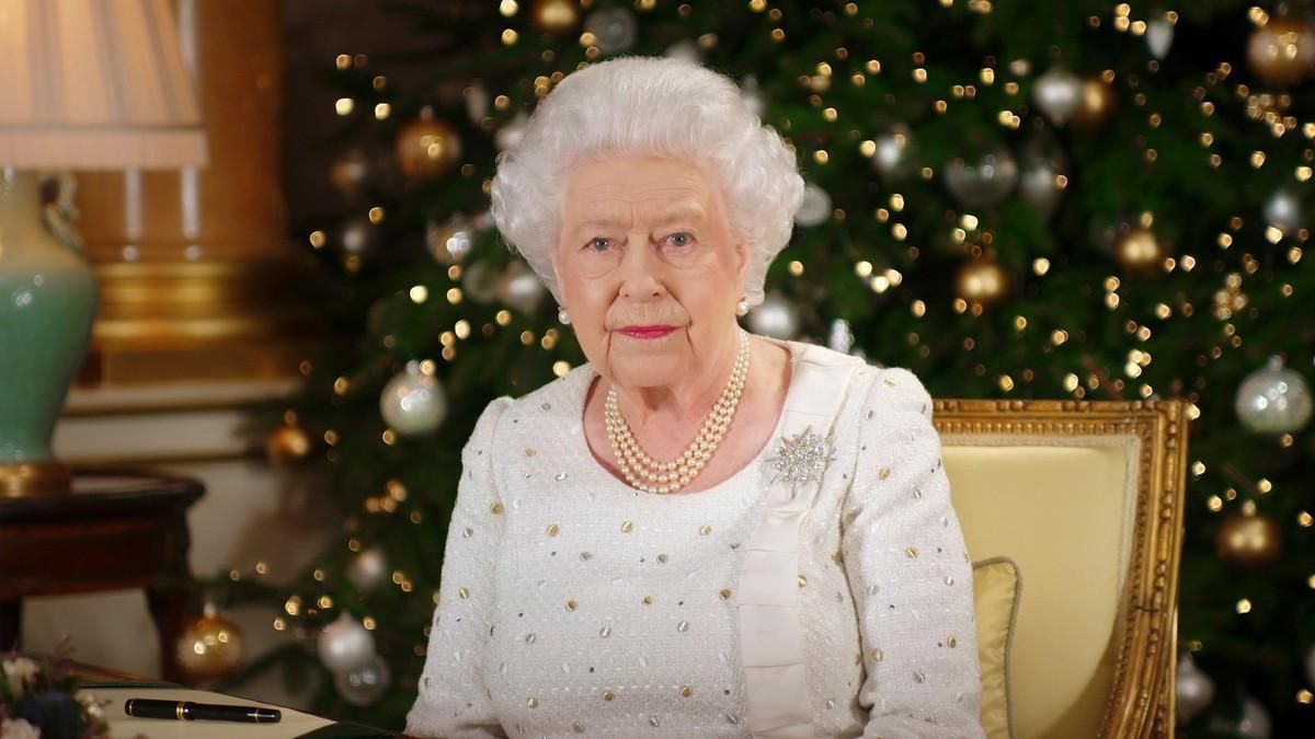 La reina Isabel II durante el discurso de Navidad La reina Isabel II durante el discurso de Navidad