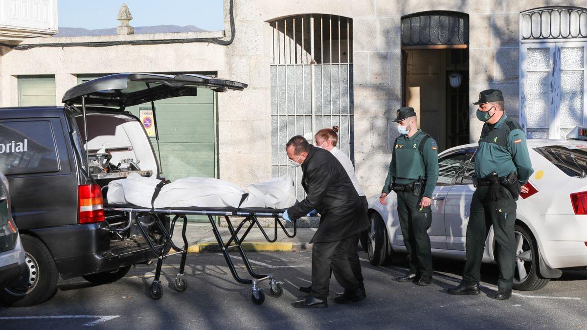 Hallan muertos a un hijo y su madre dependiente en el interior de su casa en Pontevedra