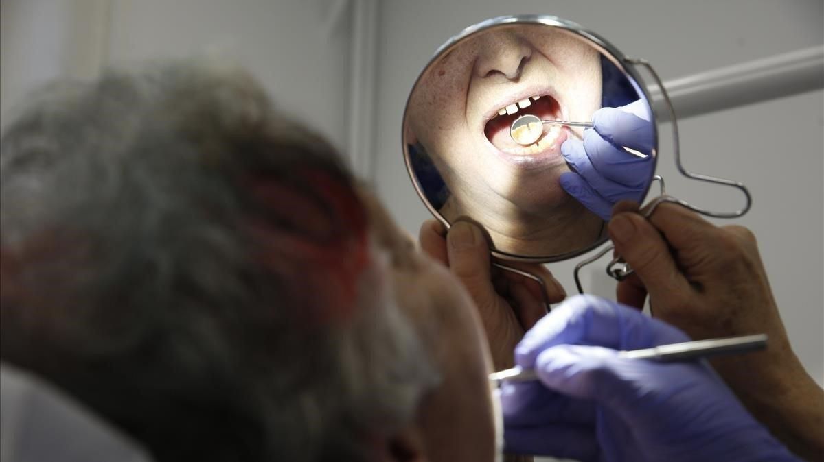 Luz verde para el dentista de Colau Luz verde para el dentista de Colau