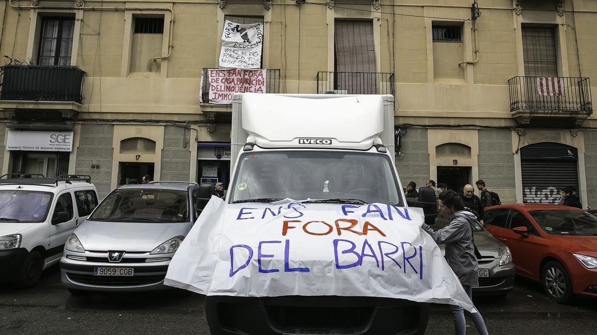 Protesta para denunciar el proceso de gentrificación que sufre el Poblenou de Barcelona, en mayo pasado.