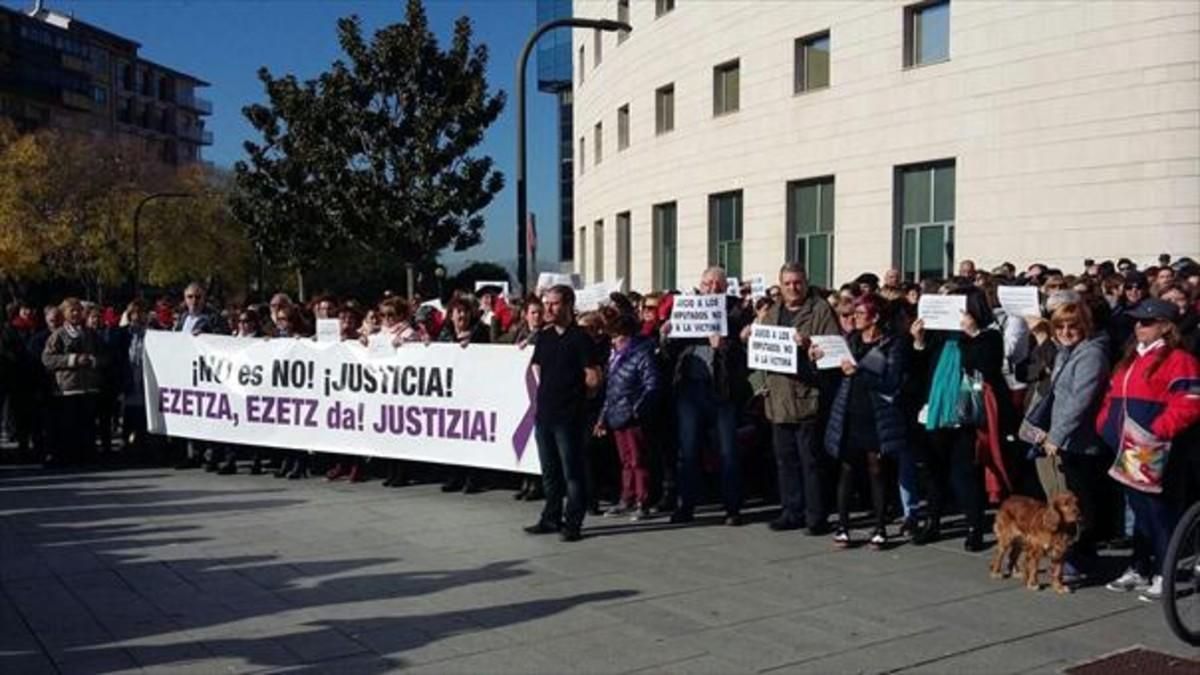 Protesta ante el juzgado de Pamplona contra ’La manada’, en noviembre. Protesta ante el juzgado de Pamplona contra ’La manada’, en noviembre.