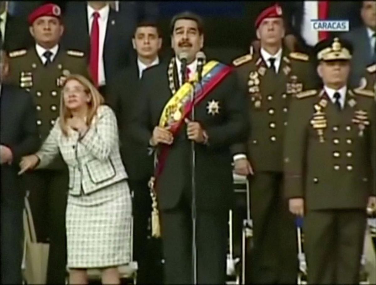 Nicolás Maduro y su plana mayor, en el momento exacto del atentado. Nicolás Maduro y su plana mayor, en el momento exacto del atentado.