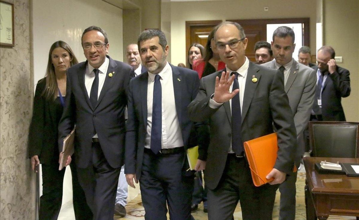 Josep Rull, Jordi Sánchez y Jordi Turull, tras recoger su acta de diputado. Josep Rull, Jordi Sánchez y Jordi Turull, tras recoger su acta de diputado.
