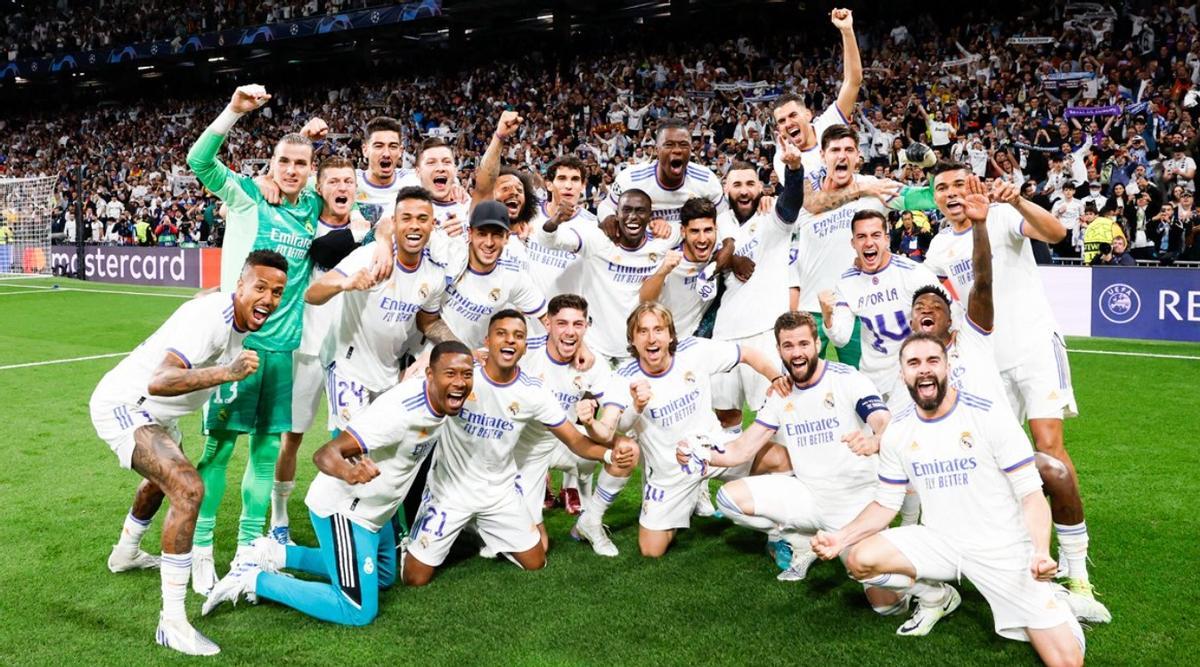 La plantilla del Real Madrid celebra su pase a la final de París.