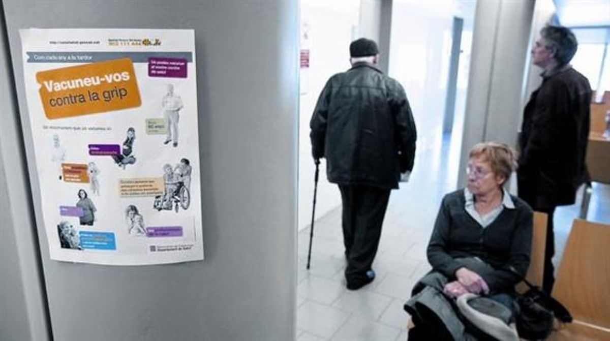 Un cartel de la campaña de vacunación contra la gripe colgado en una sala de espera del CAP del Poblenou. Un cartel de la campaña de vacunación contra la gripe colgado en una sala de espera del CAP del Poblenou.