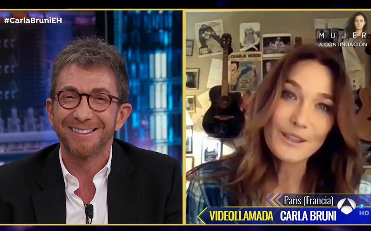 Pablo Motos es fon davant Carla Bruni Pablo Motos es fon davant Carla Bruni