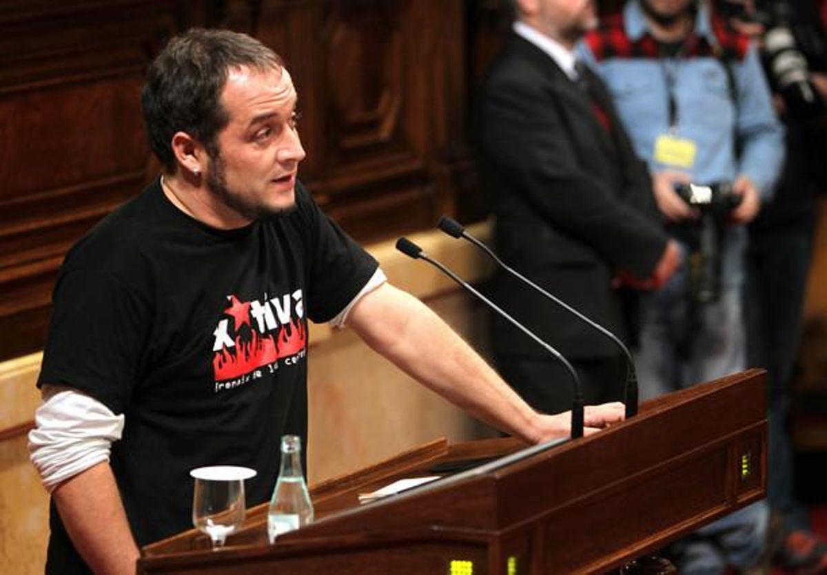 El diputado de la CUP David Fernández, durante el pleno de investidura del ’president’ Mas, en el Parlament. El diputado de la CUP David Fernández, durante el pleno de investidura del ’president’ Mas, en el Parlament.
