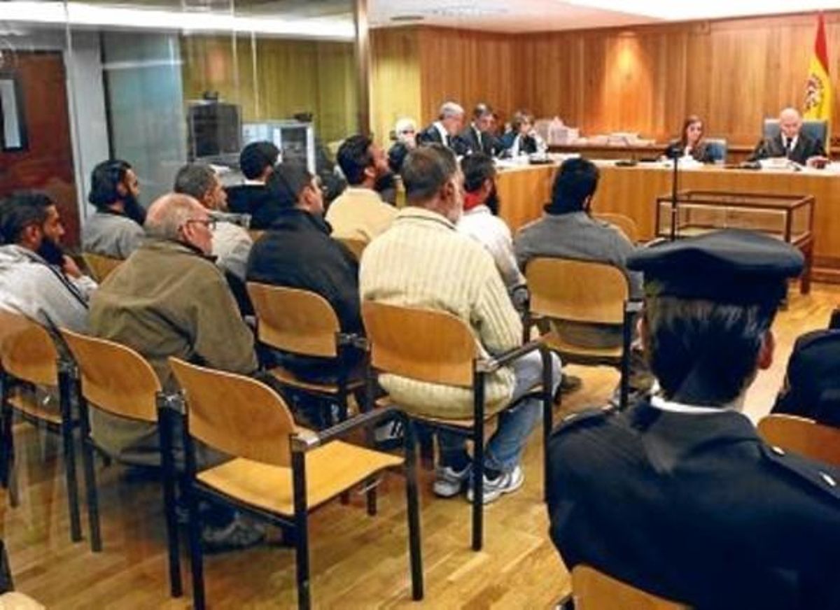 Los 11 acusados, en la sala blindada de la Audiencia Nacional, en el primer día del juicio, el 12 de noviembre. Los 11 acusados, en la sala blindada de la Audiencia Nacional, en el primer día del juicio, el 12 de noviembre.