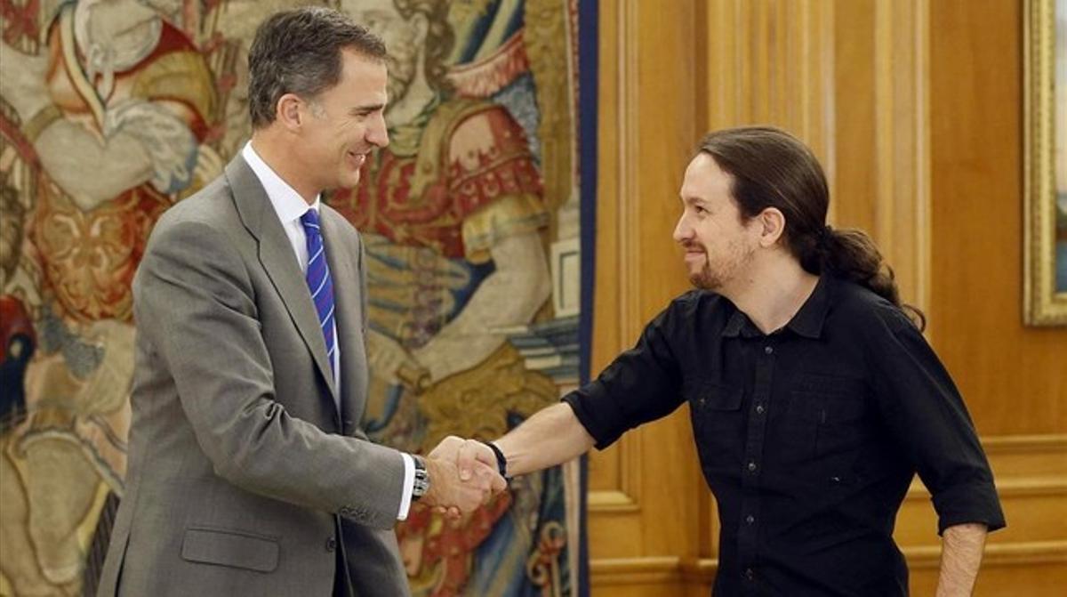 El Rey y Pablo Iglesias, en la audiencia del líder de Podemos este lunes en la Zarzuela.