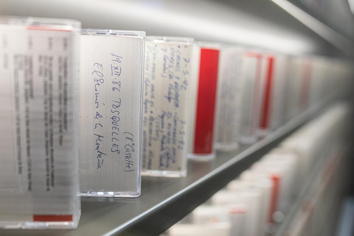 Algunas de las 600 cintas que Tosquelles se intercambió con los médicos del Pere Mata, expuestas en el CCCB.