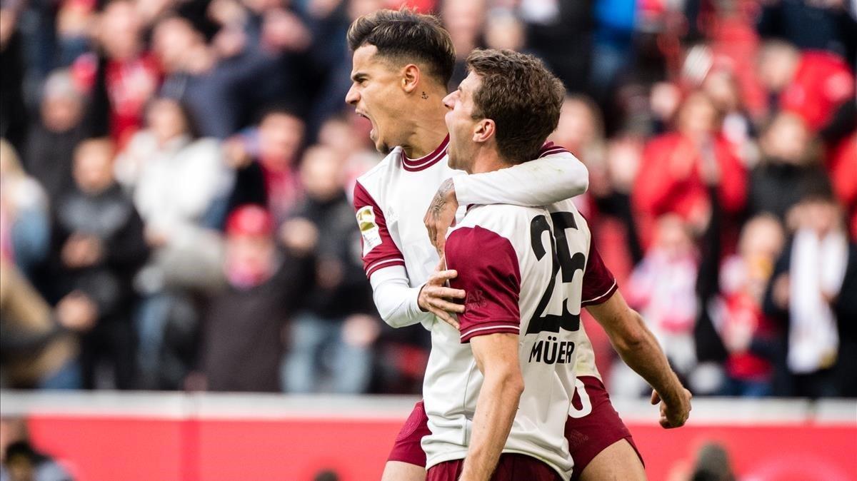 Muelller celebra un gol con Coutinho en un partido de la Bundesliga con el Bayern Múnich. Muelller celebra un gol con Coutinho en un partido de la Bundesliga con el Bayern Múnich.