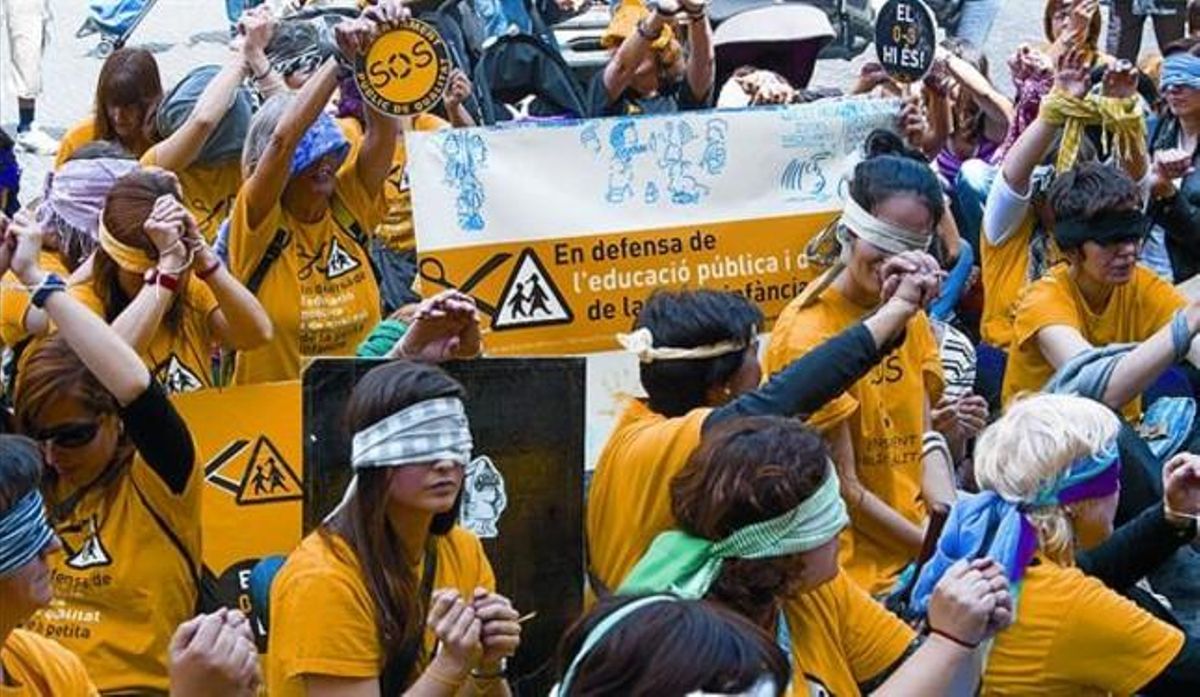 Protesta de trabajadores de las guarderías municipales contra los recortes, el pasado mes de mayo. Protesta de trabajadores de las guarderías municipales contra los recortes, el pasado mes de mayo.