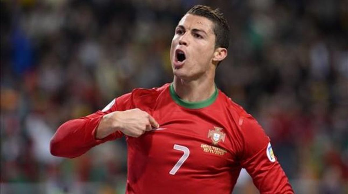 Cristiano Ronaldo celebra uno de sus goles a Suecia en la vuelta de la repesca mundialista. Cristiano Ronaldo celebra uno de sus goles a Suecia en la vuelta de la repesca mundialista.