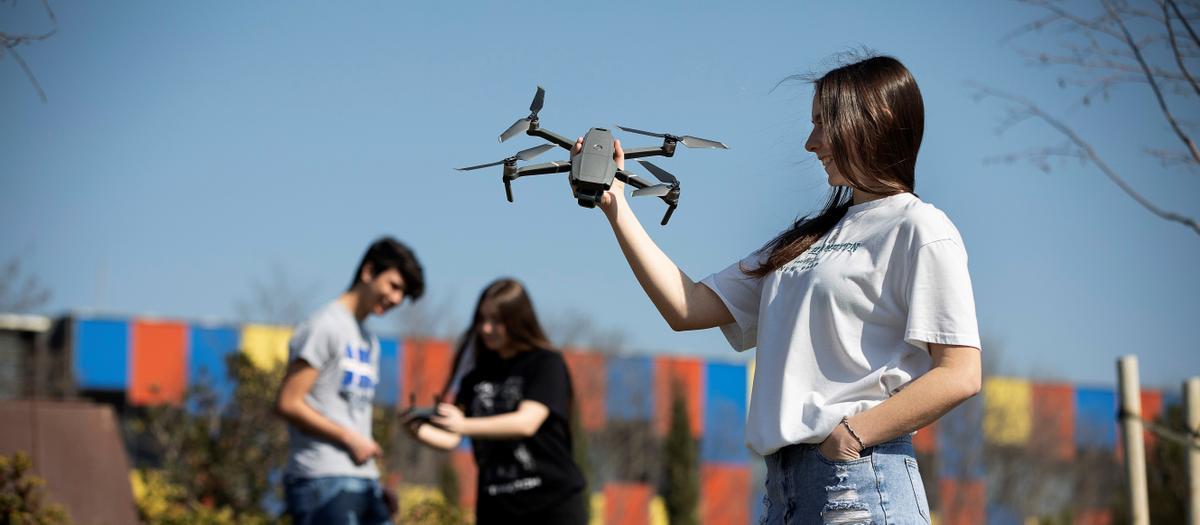 Taller de drones en los campamentos de verano de El Periódico, la UPC y Fundesplai.