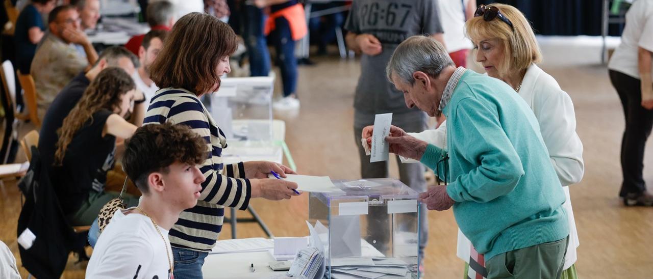 Elecciones Generales 23J |  Miembros de una mesa electoral un domingo de verano: «¡Menudo palo!»