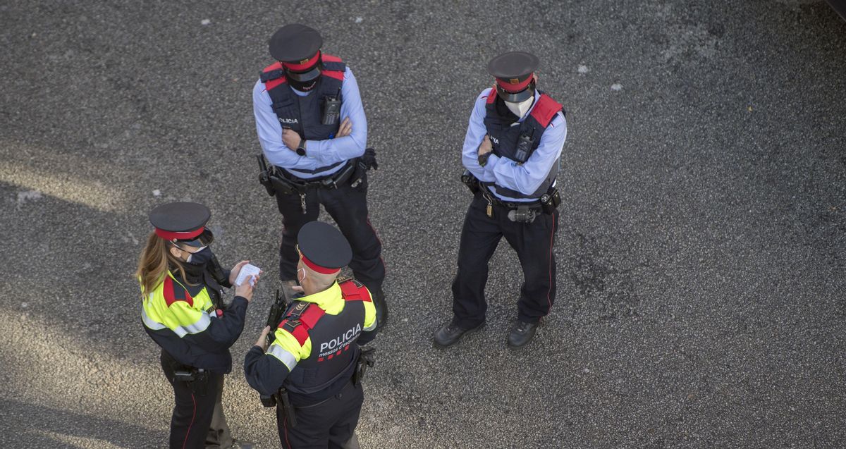 Miembros de los mossos d’esquadra Miembros de los mossos d’esquadra
