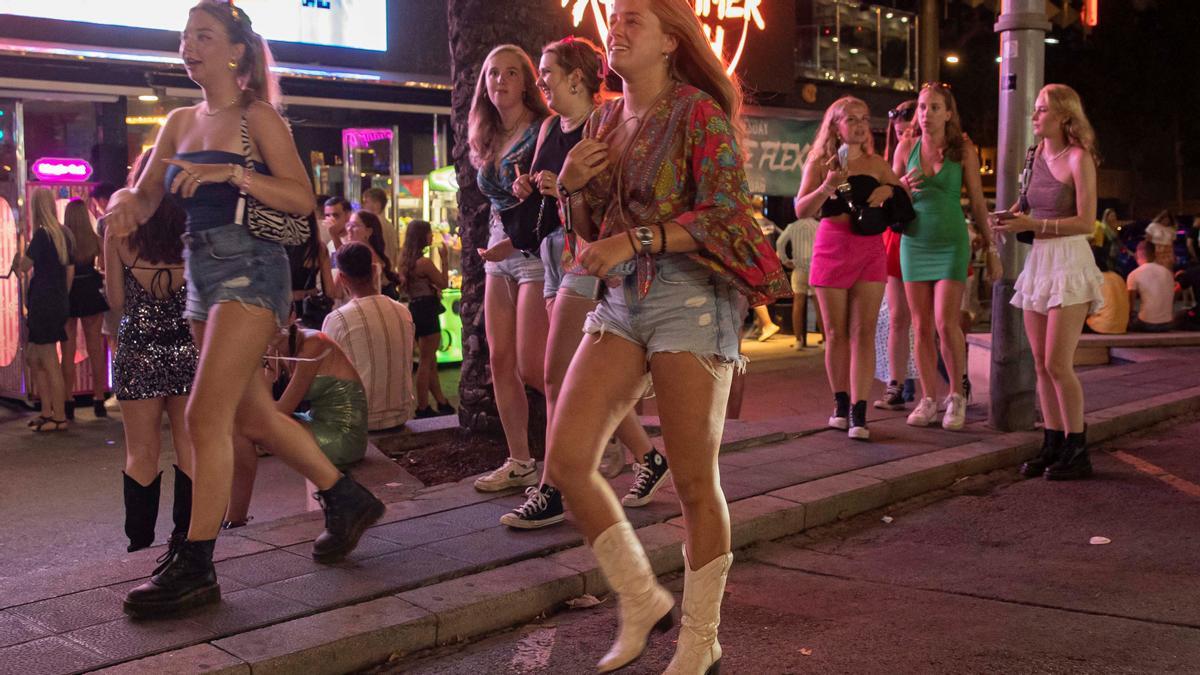 Jóvenes en alerta ante los pinchazos en discotecas